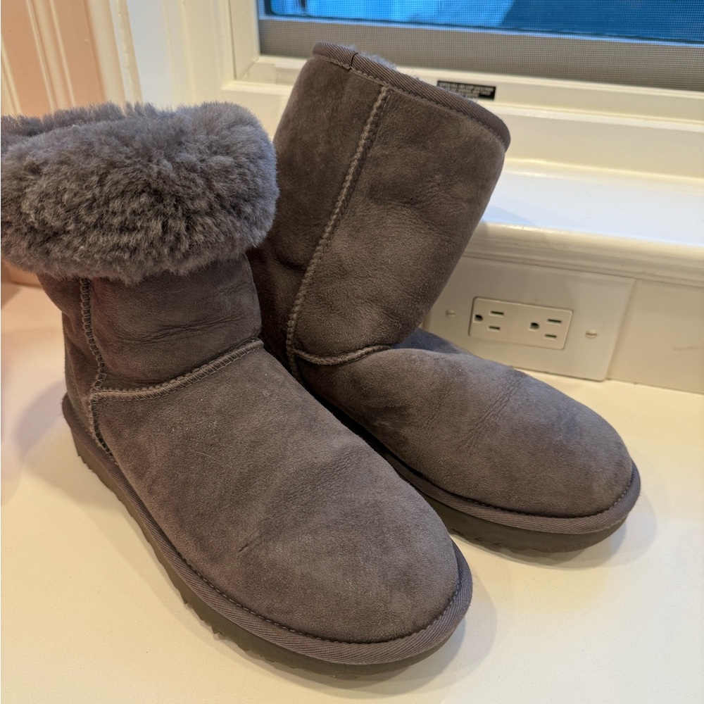 Ugh Boots Size 8